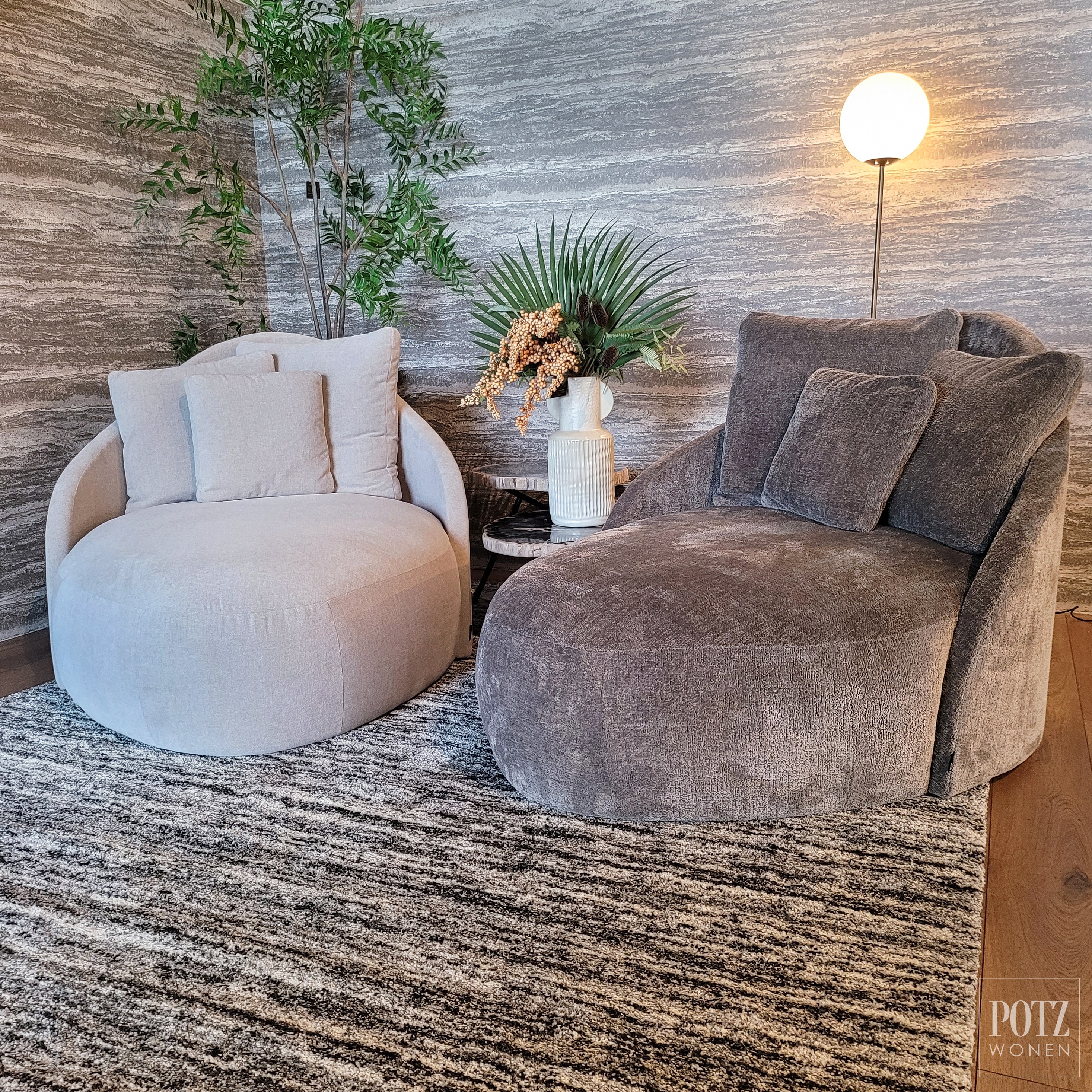 Toya Lounge Chair